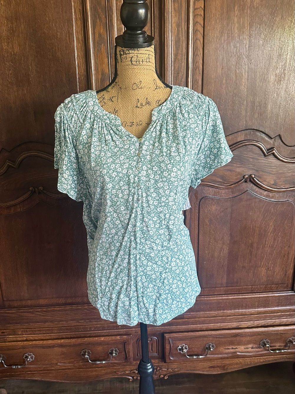 Light Green Floral Short-Sleeve Blouse